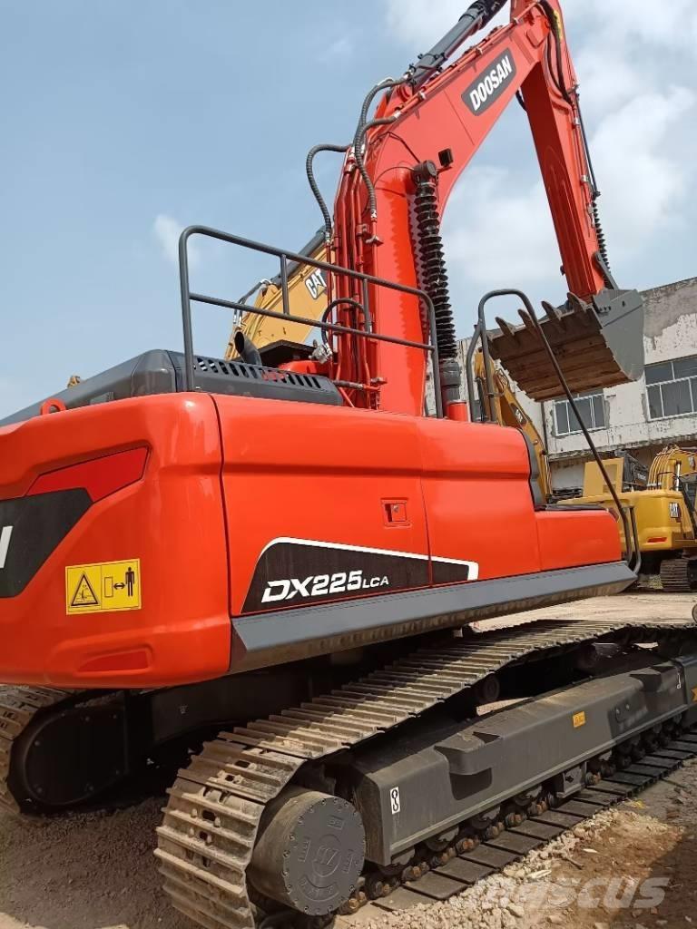 Doosan DX 225 Koparki gąsienicowe
