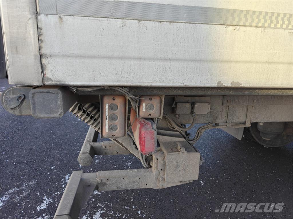 Scania P320 Samochody ciężarowe ze skrzynią zamkniętą