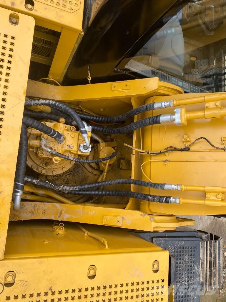 CAT 330 D Koparki gąsienicowe