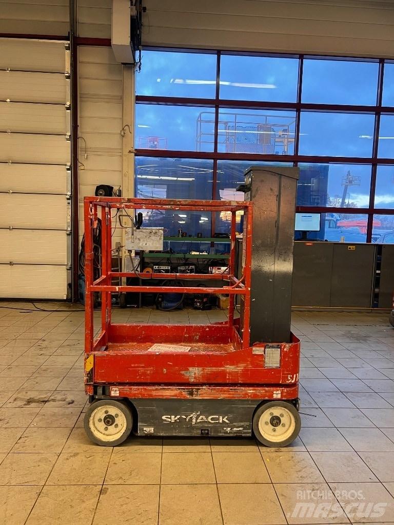 SkyJack SJ 16 Podnośniki masztowe