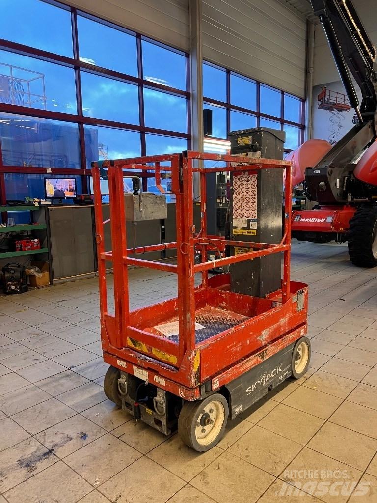 SkyJack SJ 16 Podnośniki masztowe