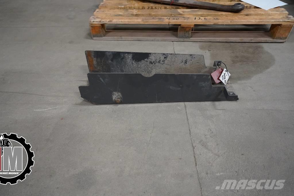 Valtra A 83 HT Skydd Rama i zawieszenie