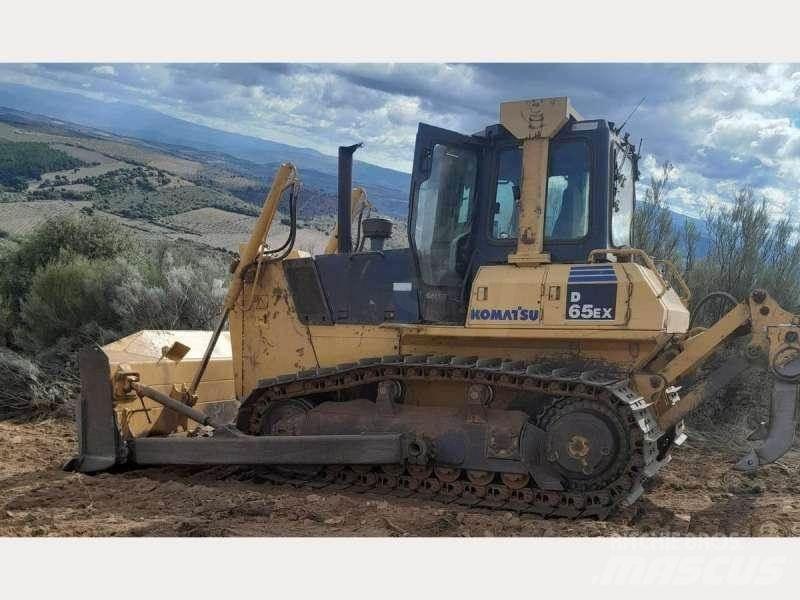 Komatsu D65EX-15 Spycharki gąsienicowe
