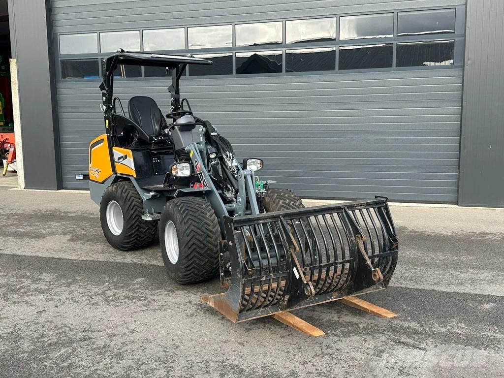 GiANT G2700HD+ Miniładowarki