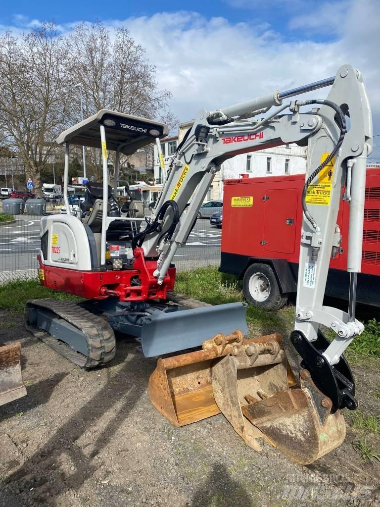 Takeuchi TB225 Minikoparki