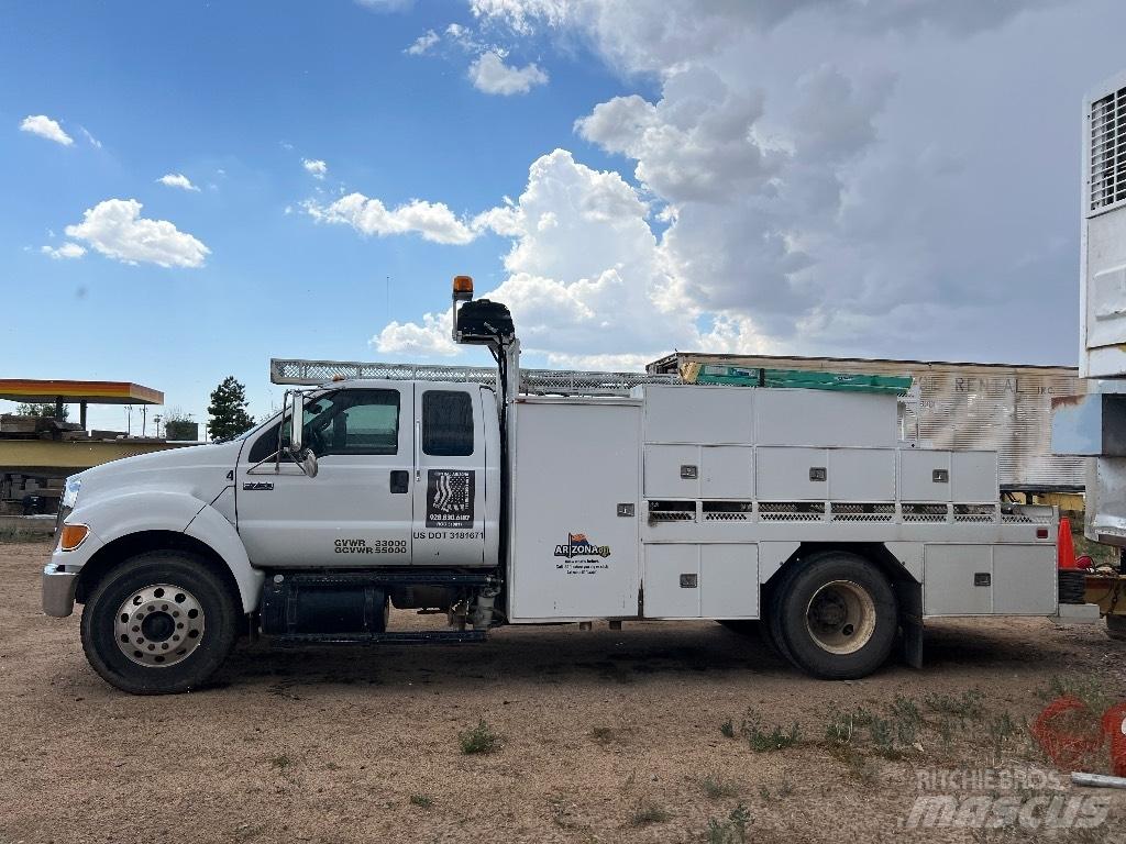 Ford F 750 XL Pojazdy komunalne