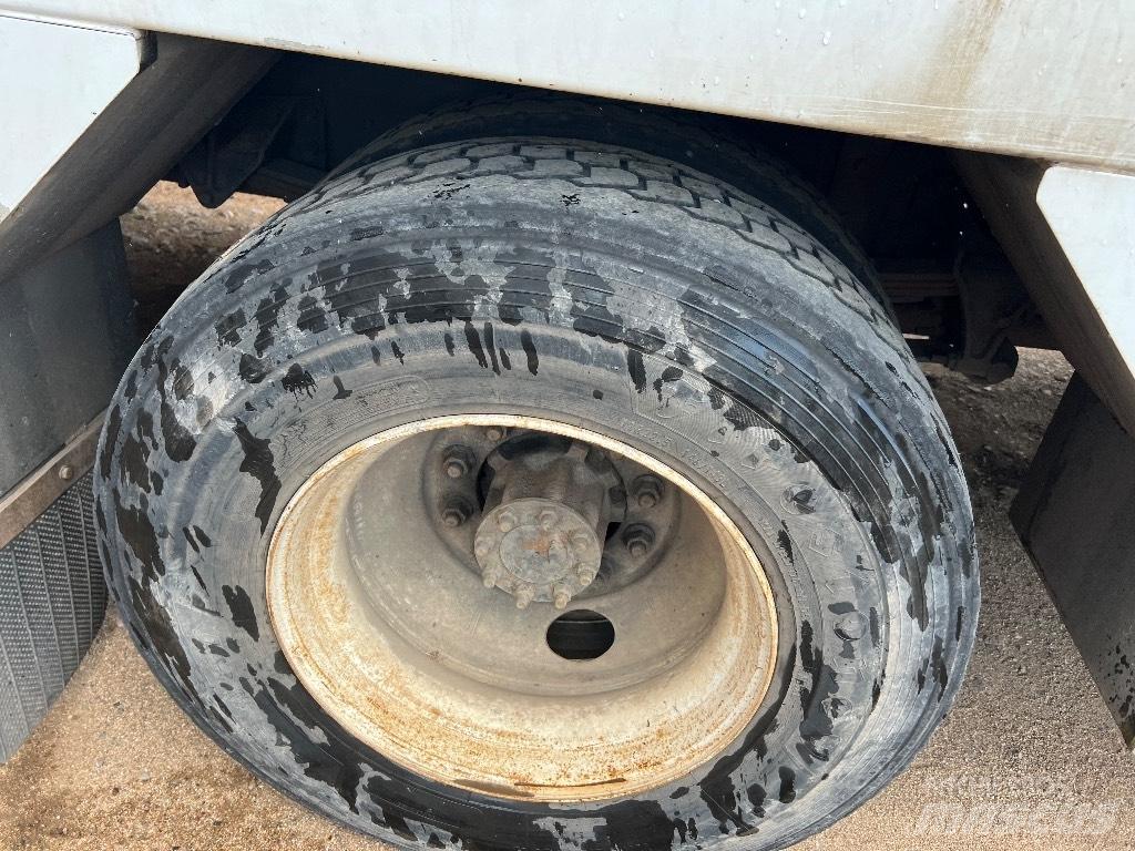 Ford F 750 XL Pojazdy komunalne