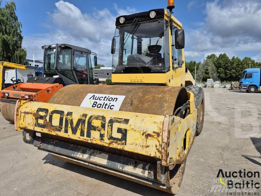Bomag BW 211 D-4 Walce jednobębnowe