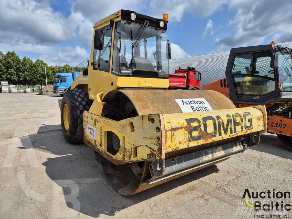 Bomag BW 211 D-4 Walce jednobębnowe