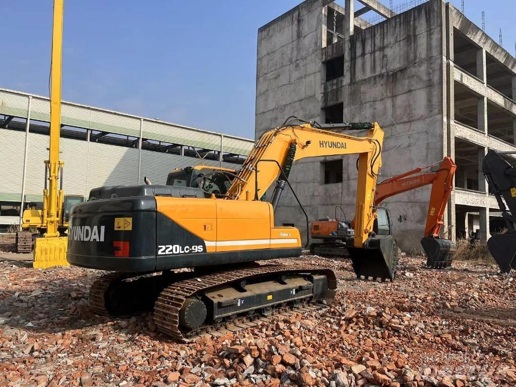 Hyundai R220 Koparki gąsienicowe