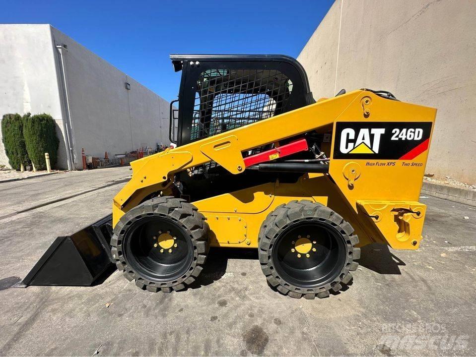 CAT 246 D Ładowarki burtowe