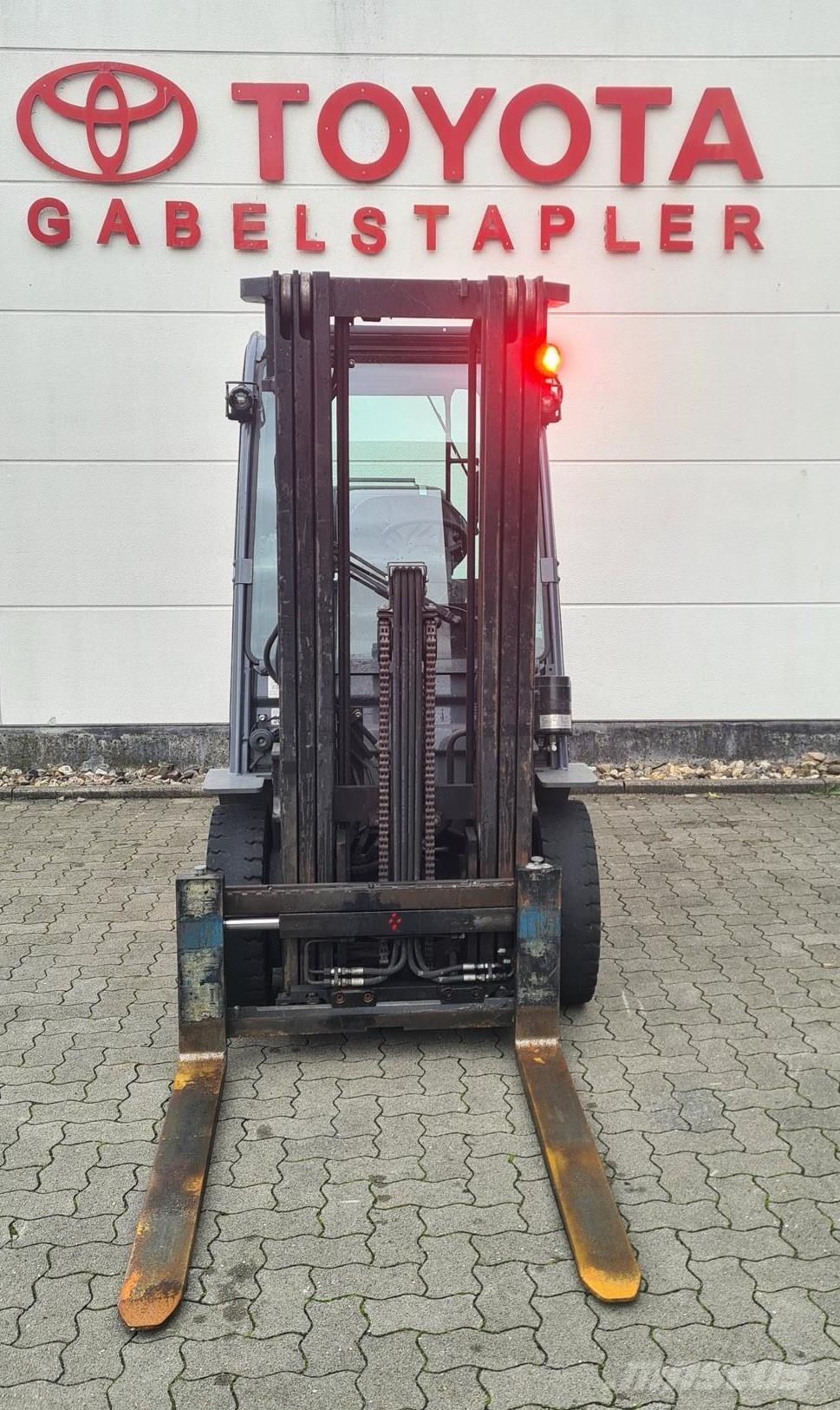 Toyota 02-8FGF25 Wózki LPG