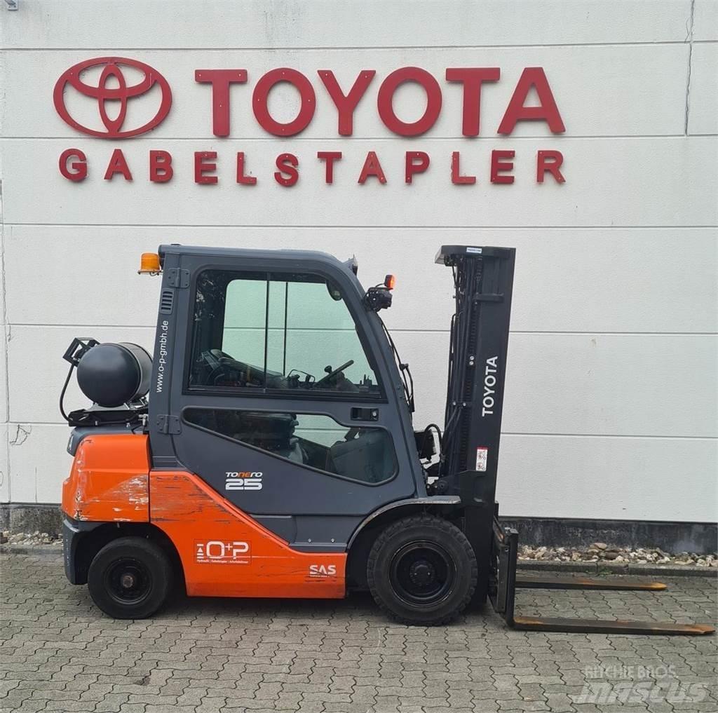 Toyota 02-8FGF25 Wózki LPG