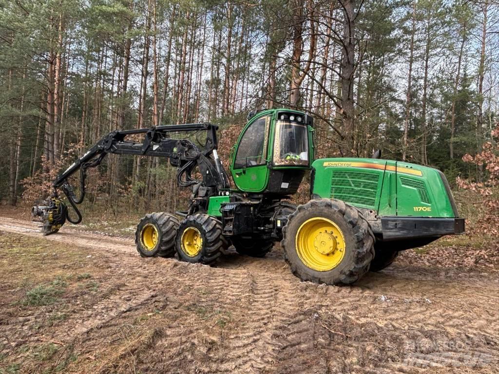 John Deere 1170 E Harwestery