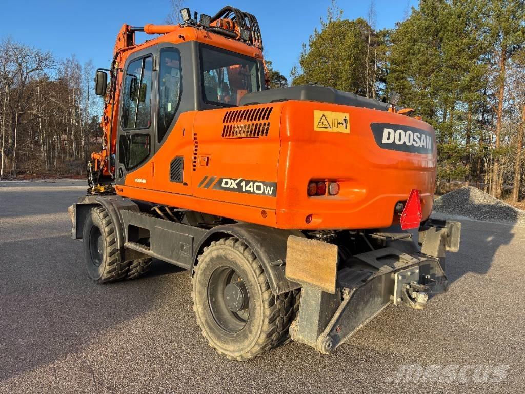 Doosan DX 140 W + vagn Koparki kołowe