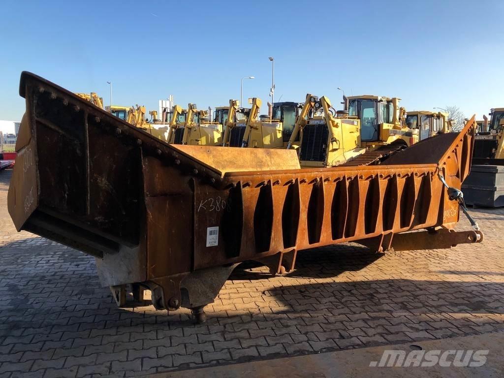 CAT D9U Blade Lemiesze