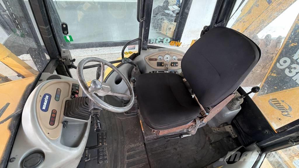 Komatsu WB 93 R Koparko-ładowarki