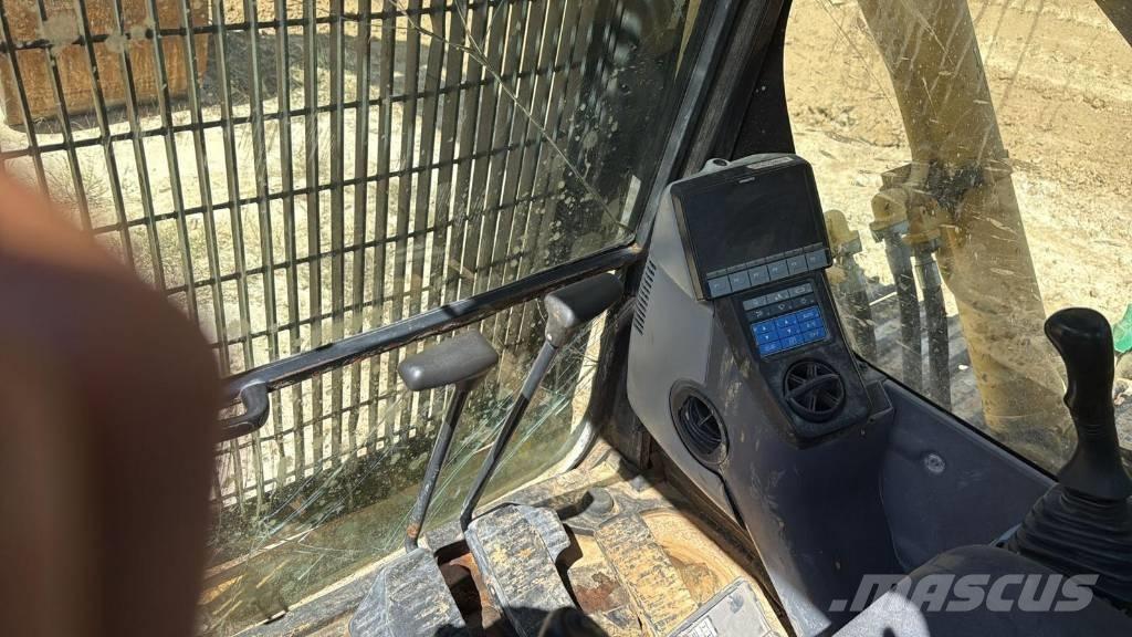 Komatsu 2012 Żurawie gąsienicowe