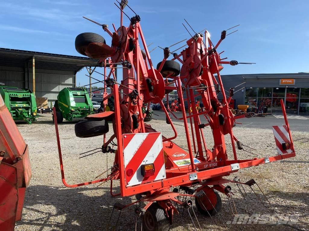 Kuhn GF8702 Zgrabiarki i przetrząsacze