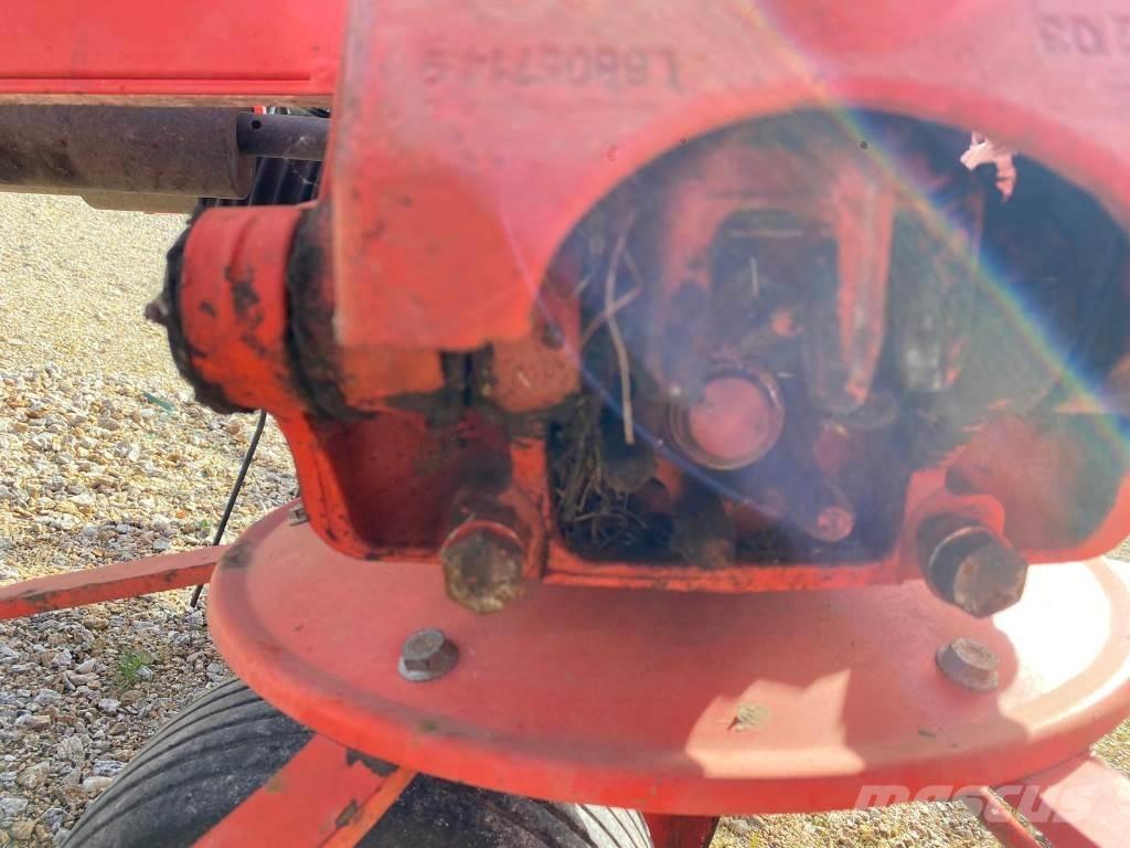 Kuhn GF8702 Zgrabiarki i przetrząsacze