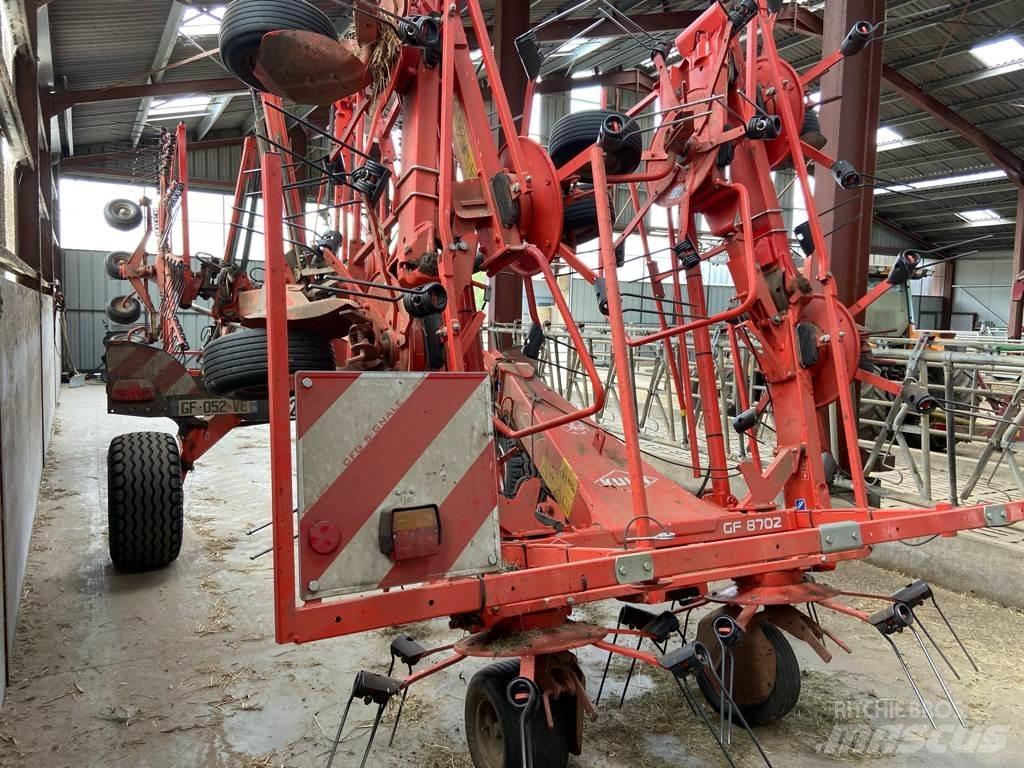 Kuhn GF8702 Zgrabiarki i przetrząsacze