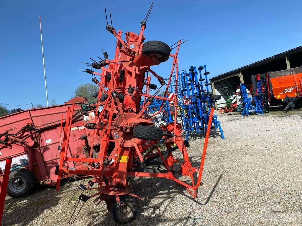 Kuhn GF8702 Zgrabiarki i przetrząsacze
