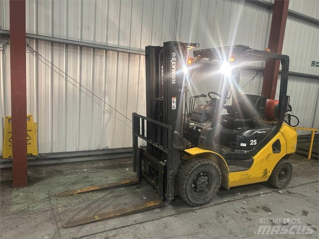 Komatsu FG25HT-17 Wózki LPG