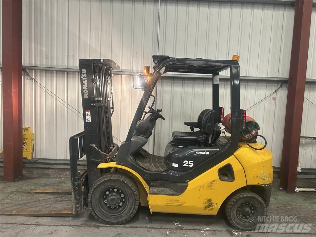 Komatsu FG25HT-17 Wózki LPG
