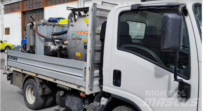 Isuzu N 1R 87A Samochody ciężarowe ze skrzynią zamkniętą