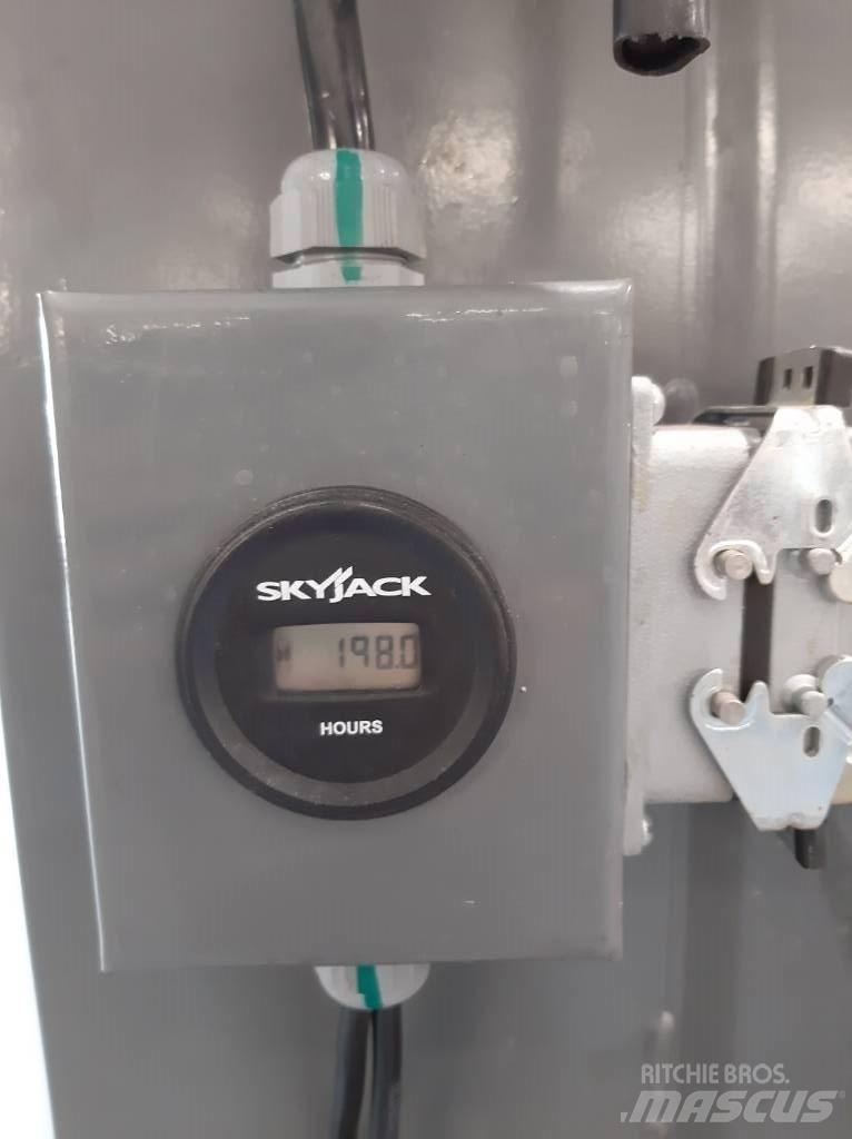 SkyJack SJ 16 Podnośniki masztowe