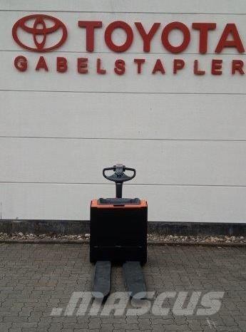 Toyota LWE 200 Wózki widłowe unoszące z dyszlem