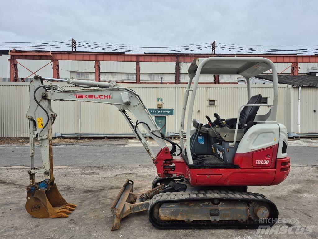 Takeuchi TB 230 Minikoparki
