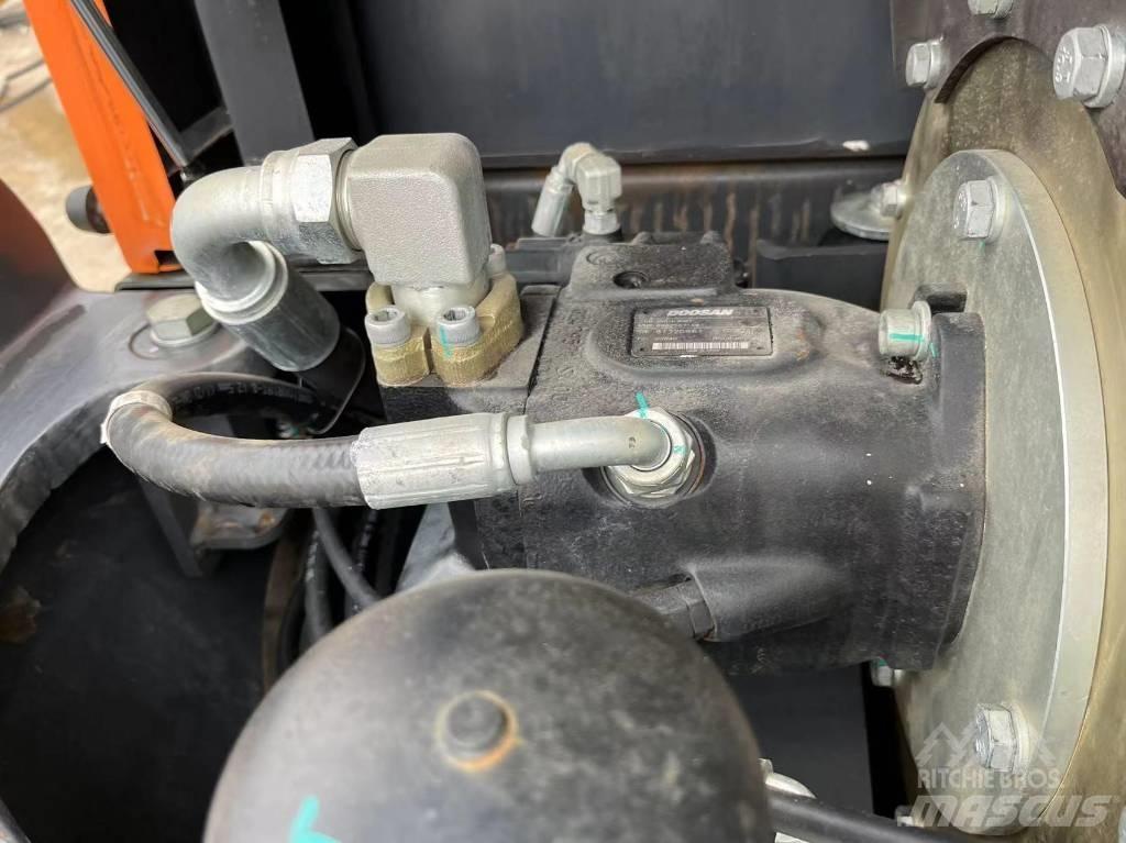 Doosan DX 140 LC Koparki gąsienicowe