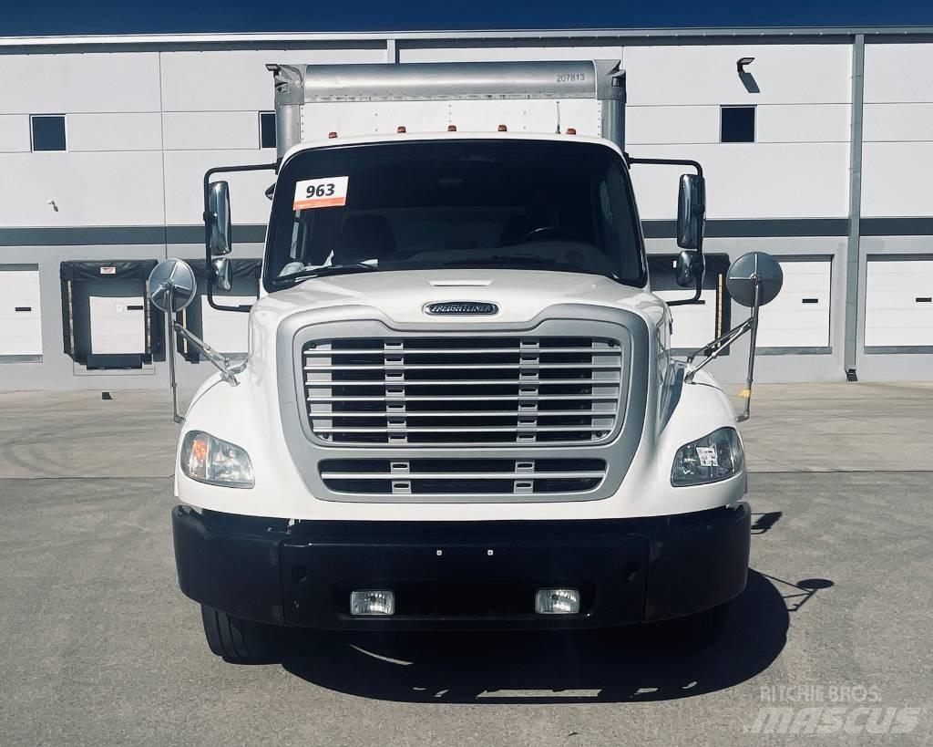 Freightliner M 106 Samochody ciężarowe ze skrzynią zamkniętą