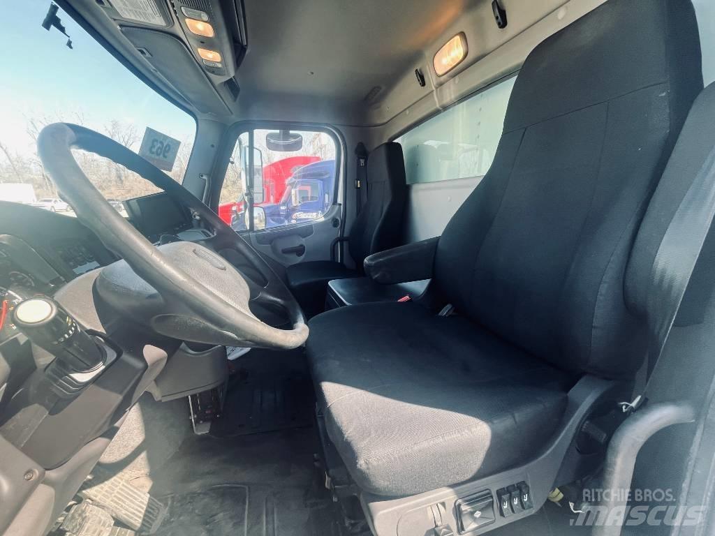 Freightliner M 106 Samochody ciężarowe ze skrzynią zamkniętą