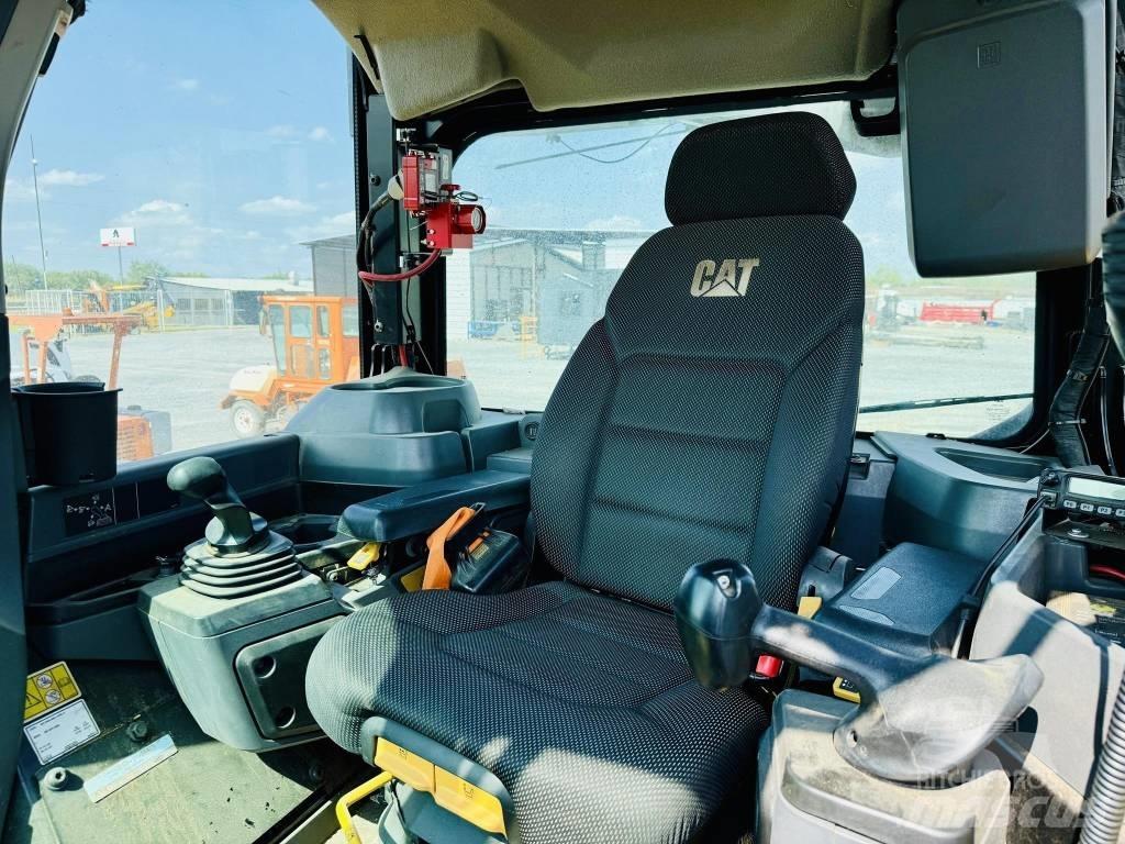 CAT D 7 Spycharki gąsienicowe