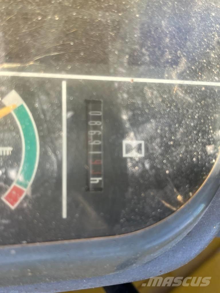 Komatsu PC 27 Minikoparki