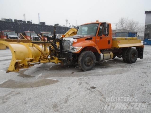International 7400 Lemiesze i pługi śnieżne