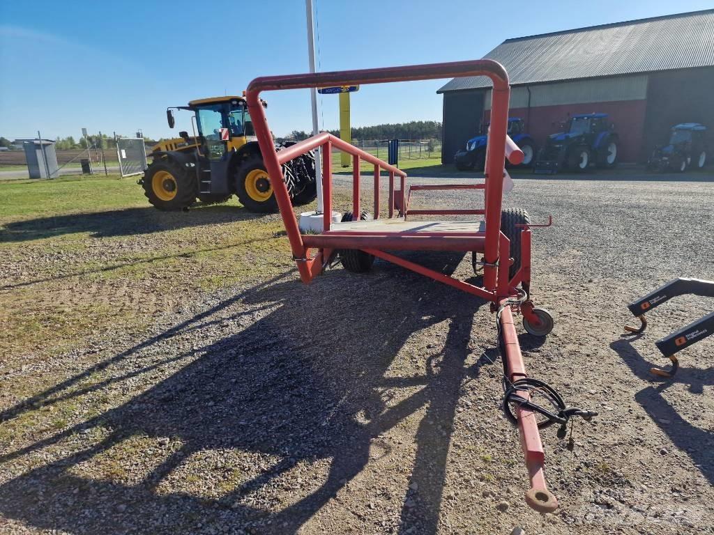 Ysta RV-3 Przyczepy do przewozu słomy w belach