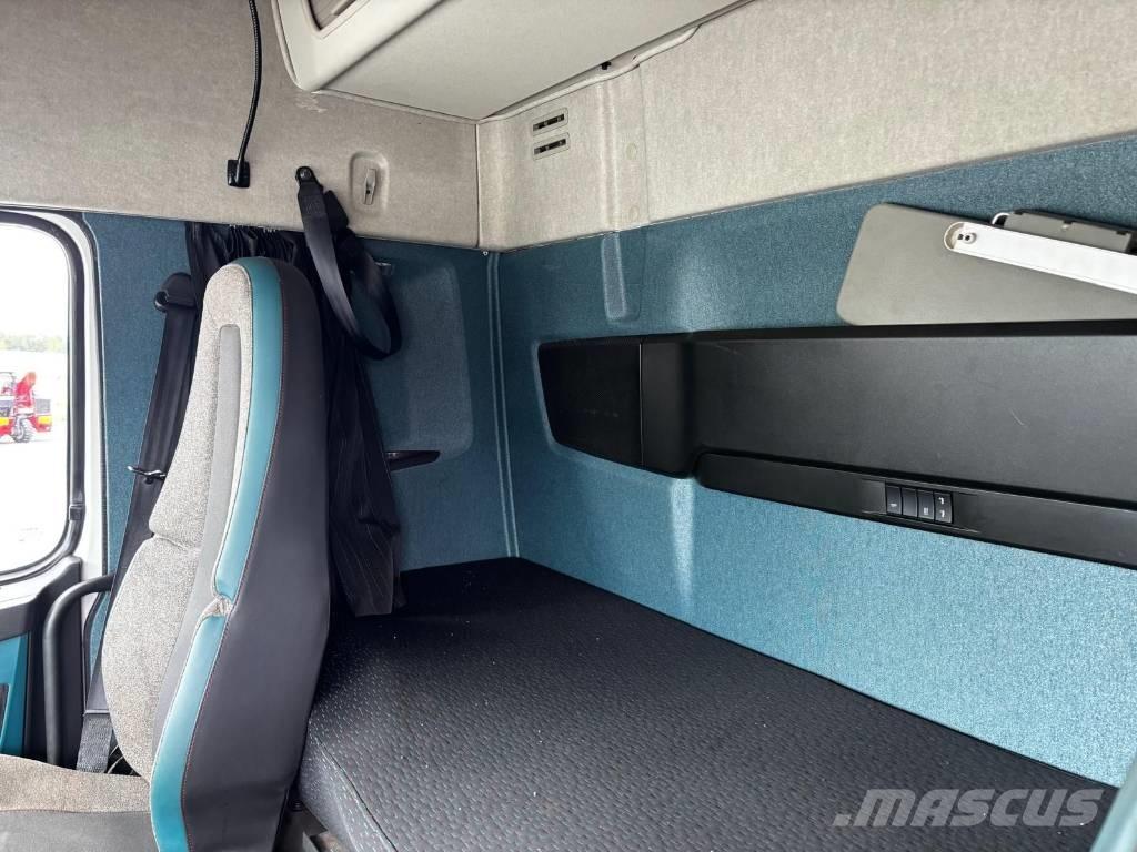 Volvo FM 330 Samochody ciężarowe ze skrzynią zamkniętą
