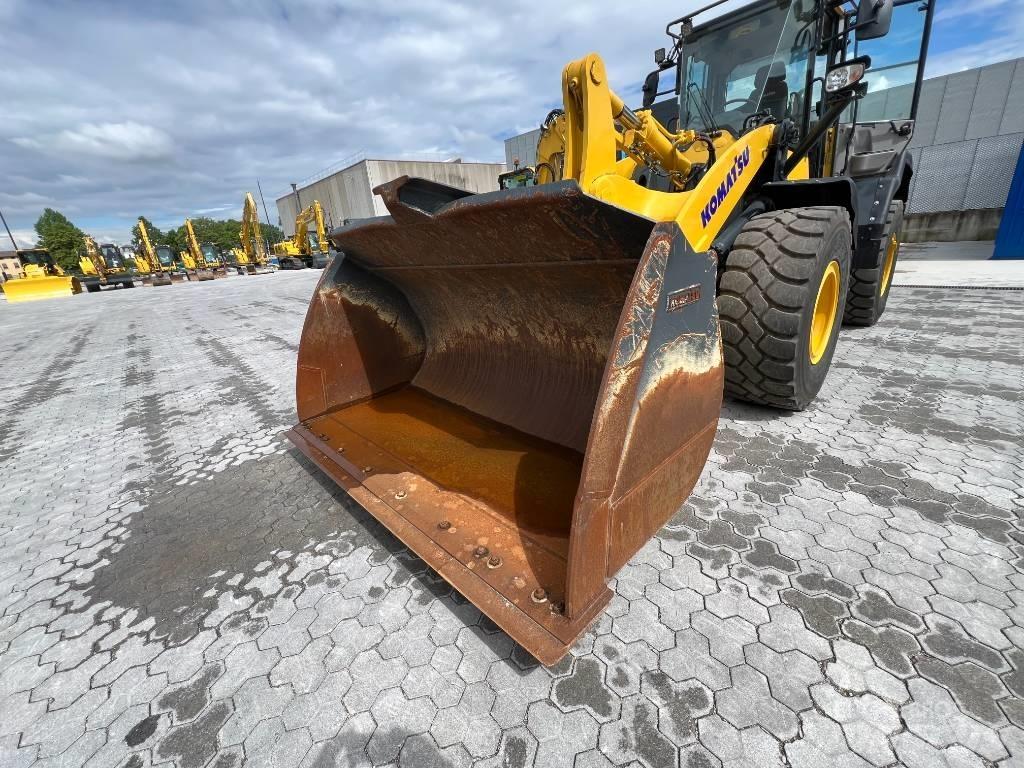 Komatsu WA320-7 Ładowarki kołowe