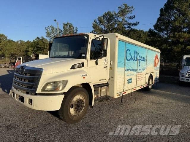 Hino 338 Samochody do transportu napojów