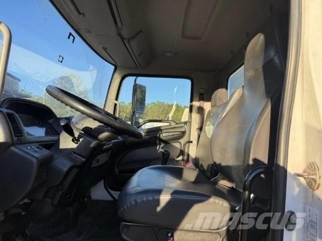 Hino 338 Samochody do transportu napojów