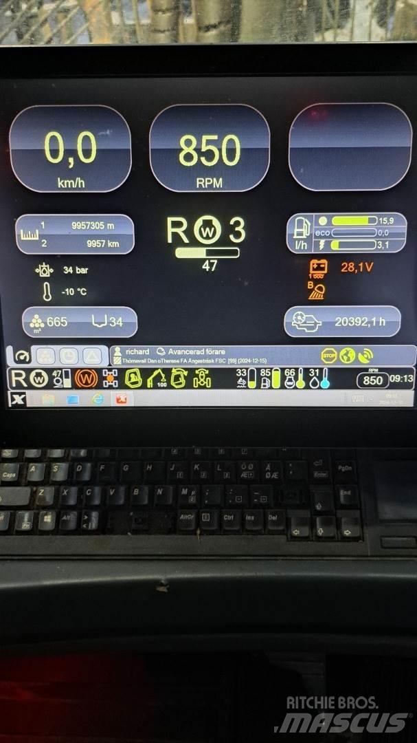 Komatsu 895 Forwardery