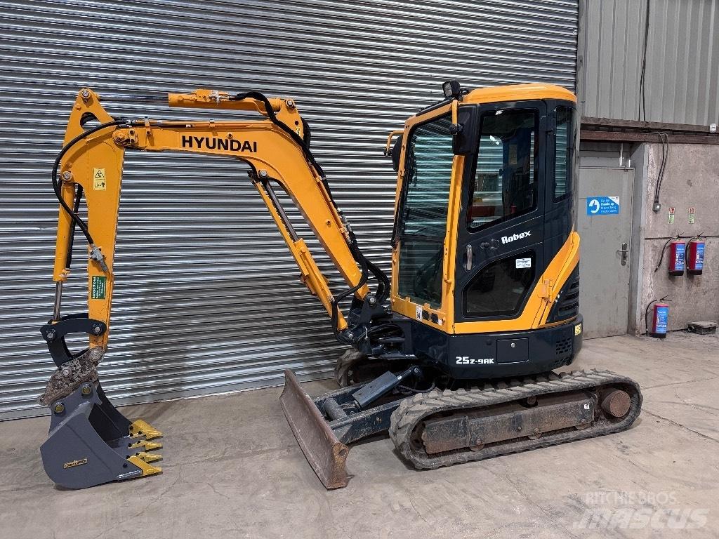 Hyundai R25Z-9 AK Minikoparki