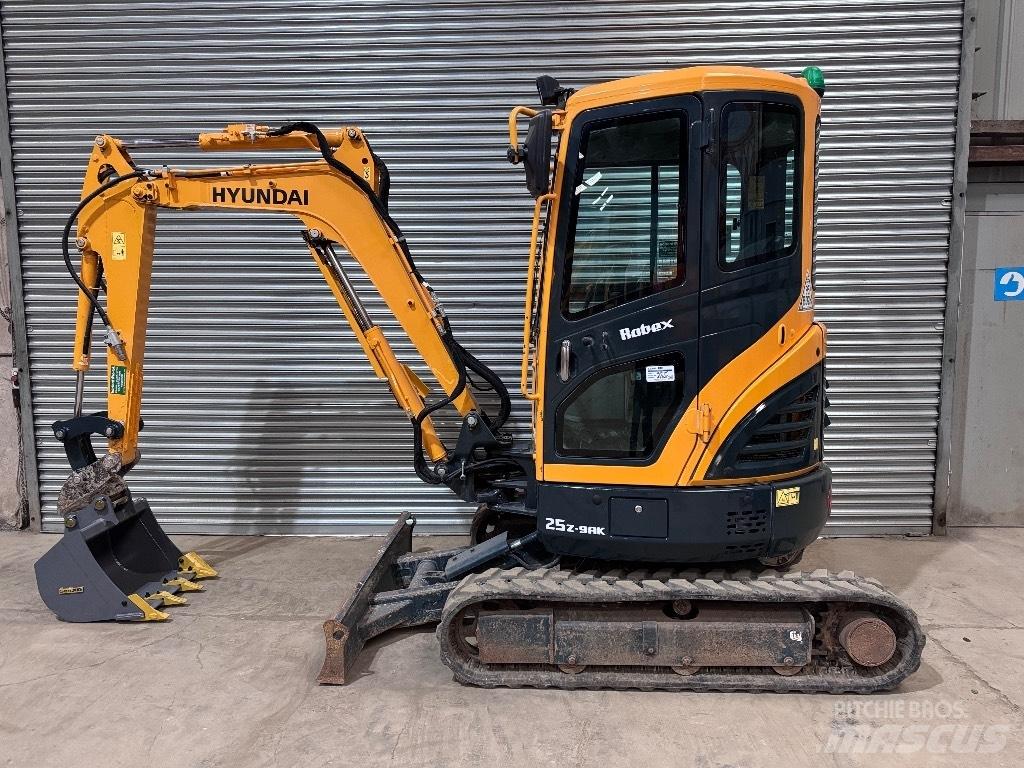 Hyundai R25Z-9 AK Minikoparki
