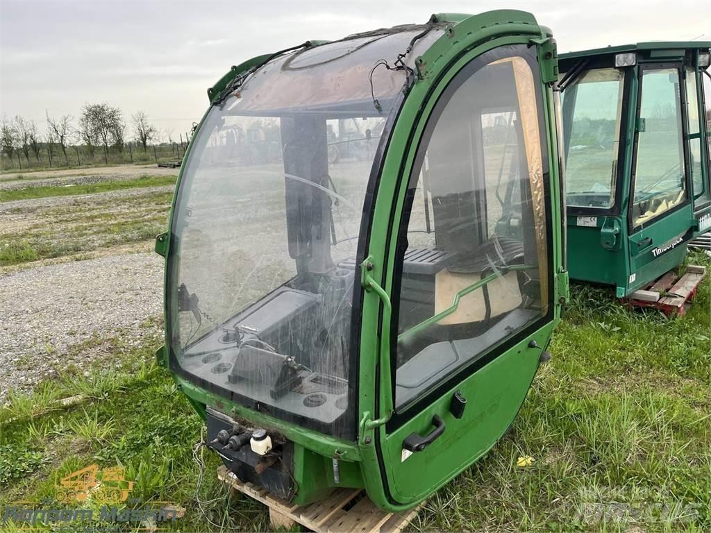 John Deere 1470E Kabiny i wnętrze