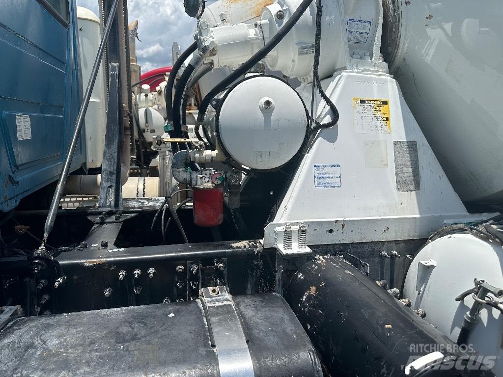 Mack GU 800 Inne