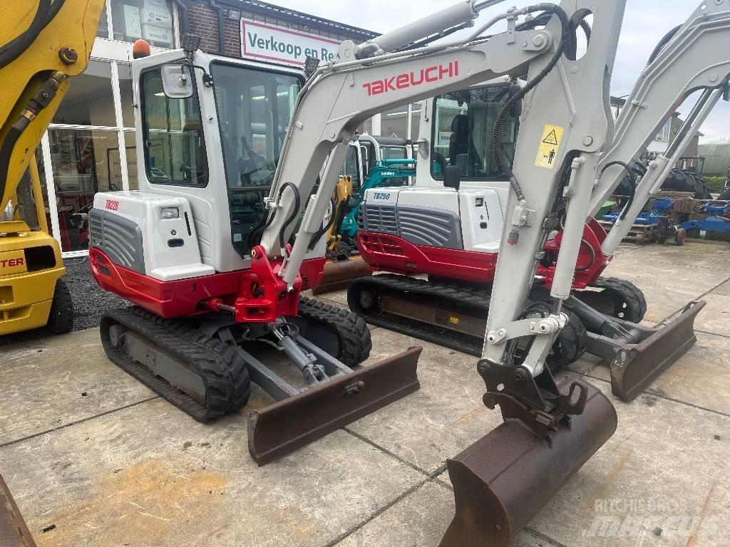 Takeuchi TB228 Minikoparki