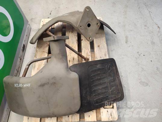 Atlas AR 65 fender Kabiny i wnętrze
